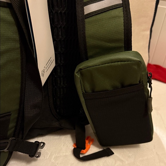 Water Buffalo Sherpa 22L Hiking Hydration Backpack - Picture 6 of 9